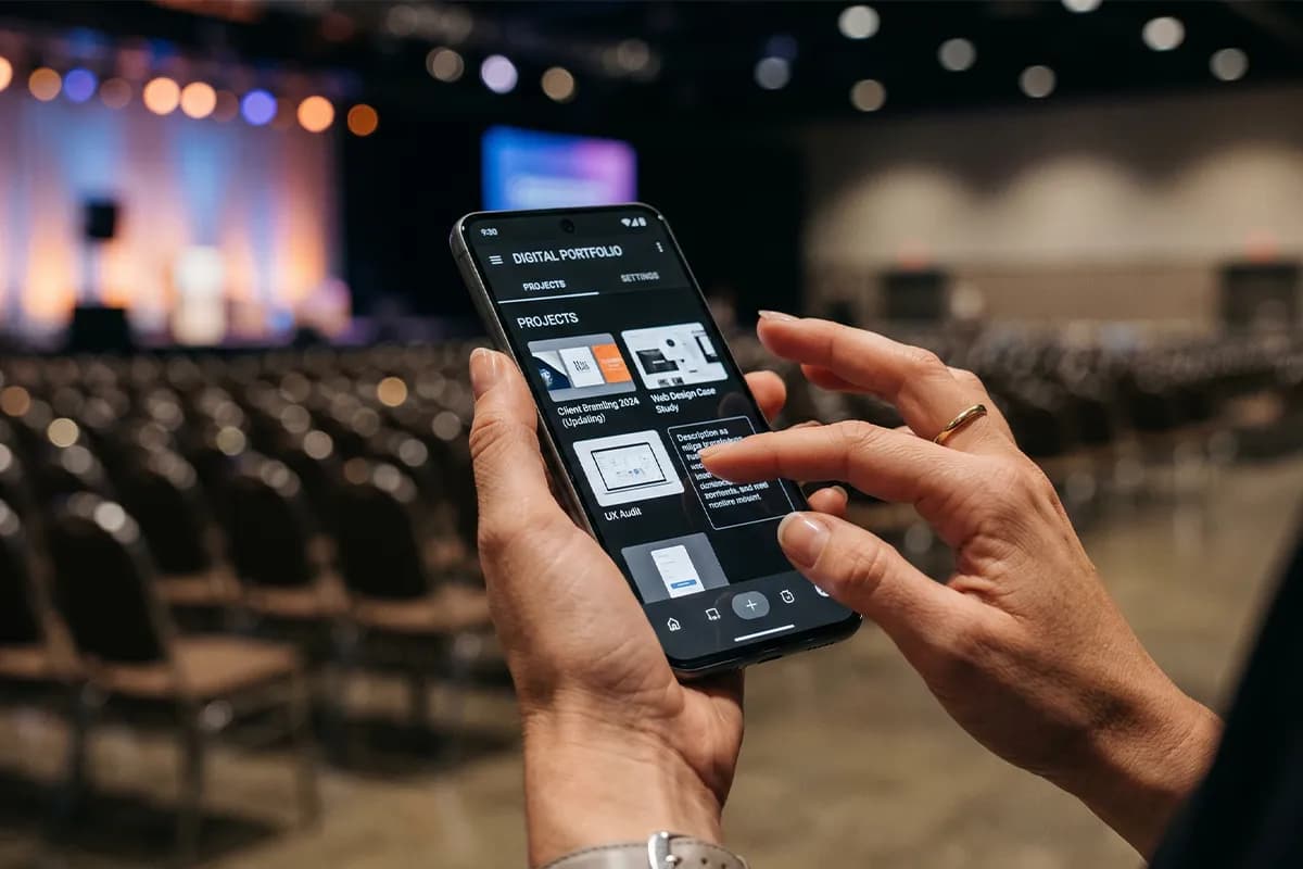 4 Smart Tricks to Network Better at Conferences — Start Today